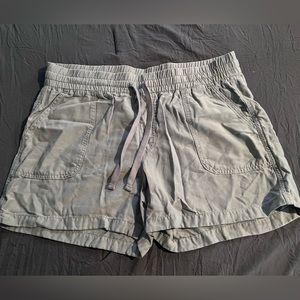 Maurice’s pull on shorts size 16W